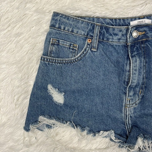 Forever 21 Women’s Short Shorts Denim/Blue Size 28 Ripped/Distressed - Picture 3 of 9
